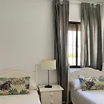 Appartement Urb. Canas. F1 *